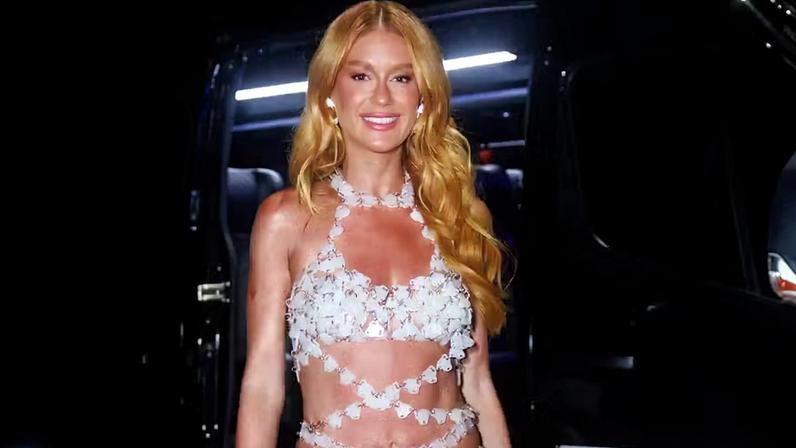 Marina Ruy Barbosa no terceiro dia de desfiles na Sapucaí — Foto: Brazil News