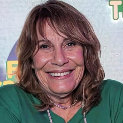 Renata Sorrah celebra aniversário no Desfile das Campeãs da Sapucaí