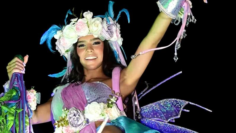 Duda Guerra no desfile da Imperatriz — Foto: Leo Franco / AgNews