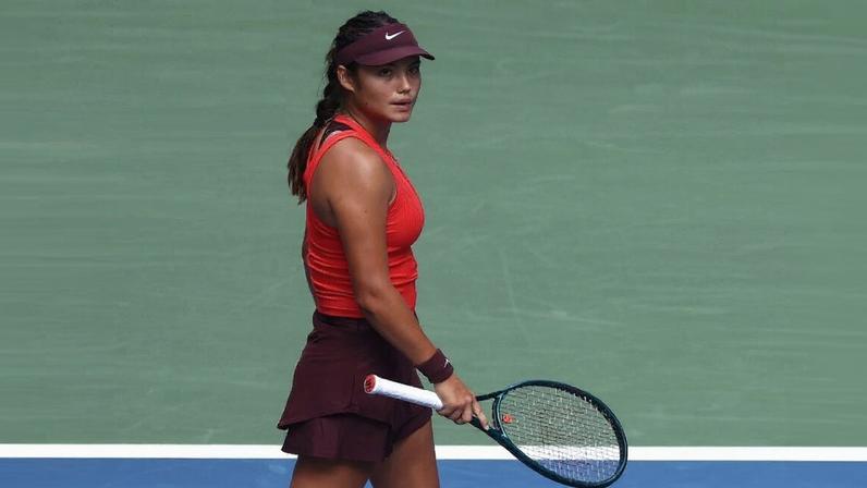 Clijsters critica Raducanu após oitava troca de técnico em cinco anos