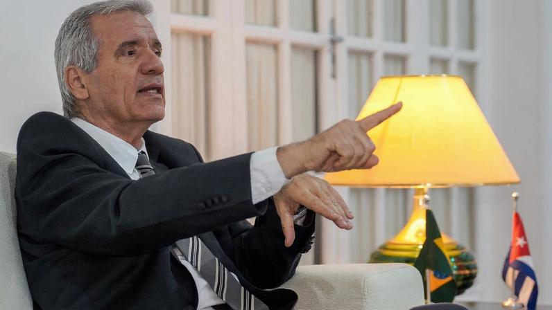 Entrevista exclusiva com o Embaixador de Cuba no Brasil, Adolfo Curbelo Castellanos, na Embaixada de Cuba em Brasília. Foto: Rafa Neddermeyer/Agência Brasil