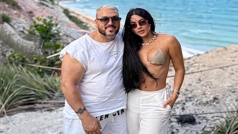 Namorada de Belo, Rayane Figliuzzi exibe 'bumbum harmonizado'