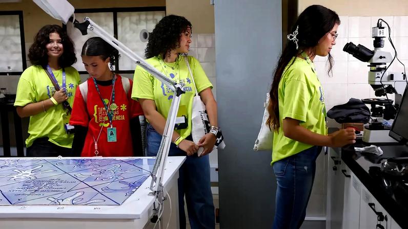 Imersão na Fiocruz inspira meninas a seguir carreira científica
