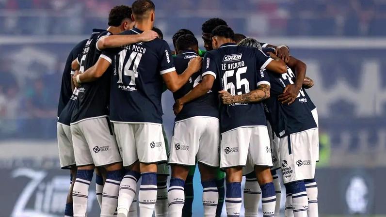 Jogadores do Remo posam antes da partida contra o Mirassol pelo Brasileirão de 2026, no Mangueirão (Foto: Fernando Torres/Gazeta Press)