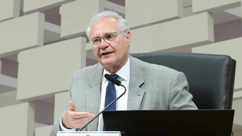 O senador Renan Calheiros, presidente da Comissão de Assuntos Econômicos