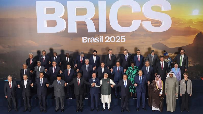 O presidente do Brasil, Luiz Inácio Lula da Silva e autoridades dos países-membros e convidados do BRICS durante foto oficial, no Museu da Arte Moderna do Rio de Janeiro (MAM-RJ). Foto: Tomaz Silva/Agência Brasil