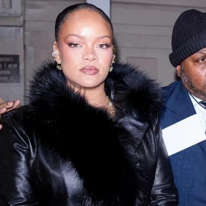 Rihanna sofre incidente de figurino em desfile de A$AP Rocky