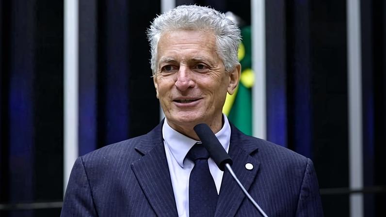 Justiça manda petista retratar-se sobre foto falsa de Bolsonaro com Vorcaro