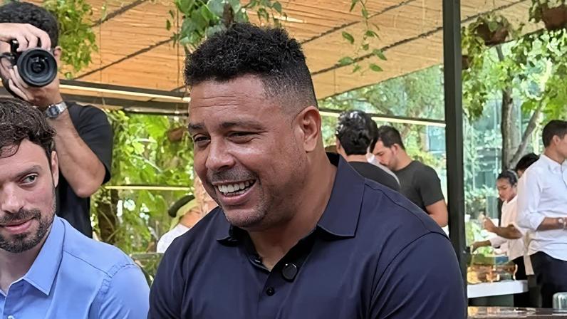 Ronaldo Fenômeno, durante evento de inauguração empresarial