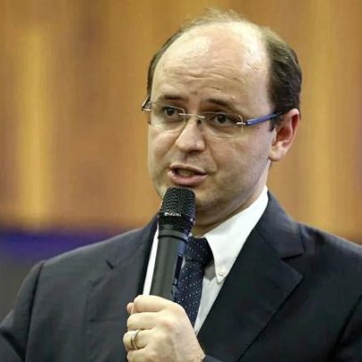 Queda da centralidade do trabalho docente na gestão escolar