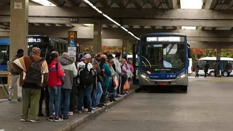 Projeto em urgência na Câmara abre margem para financiamento alternativo no transporte público, visando baratear passagens. (Foto: Rovena Rosa/Agência Brasil)