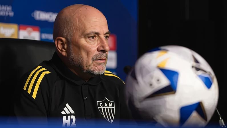 Sampaoli em coletiva antes da final da Sul-Americana