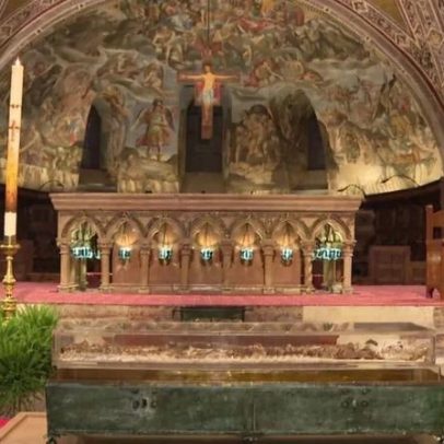 Itália exibe pela primeira vez restos de São Francisco de Assis