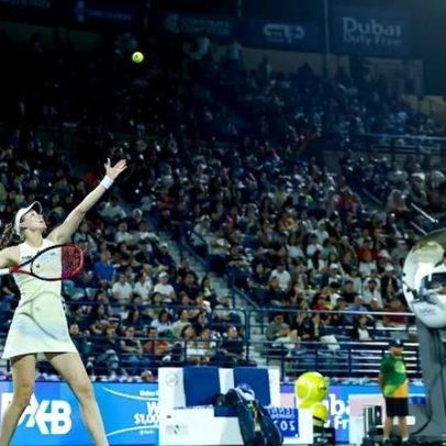 Rybakina é derrubada por náusea, sono ruim e cansaço