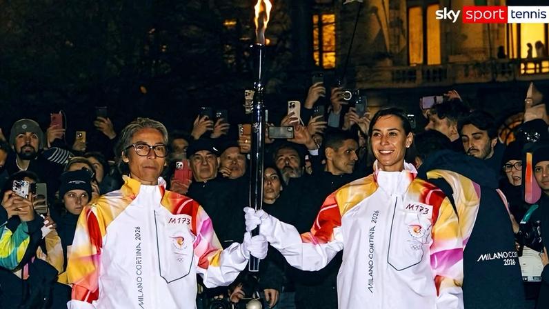 Schiavone e Pennetta levam a tocha até a catedral; Sinner verifica ingressos