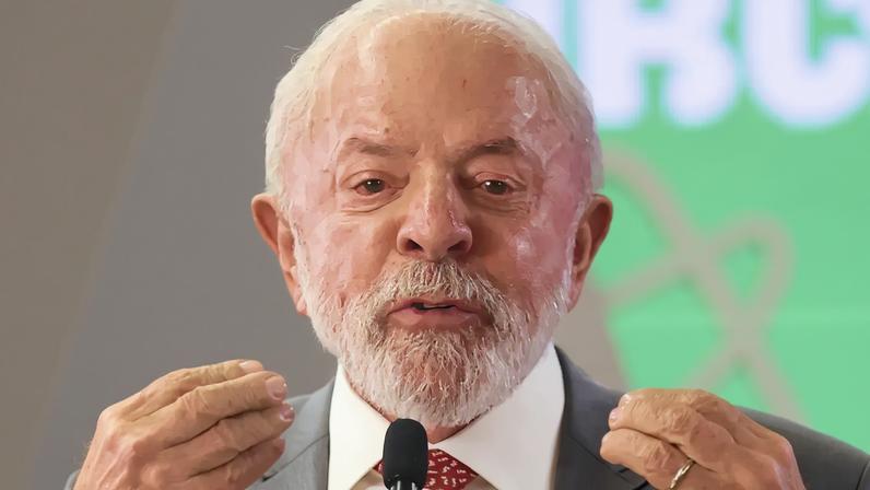 "Inaceitável": Flávio Bolsonaro condena posição de Lula sobre ataques de Israel ao Irã