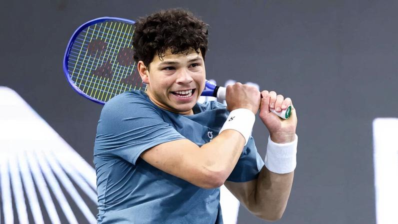 Shelton supera Mannarino em 2h40 e avança às quartas pela 25ª vez