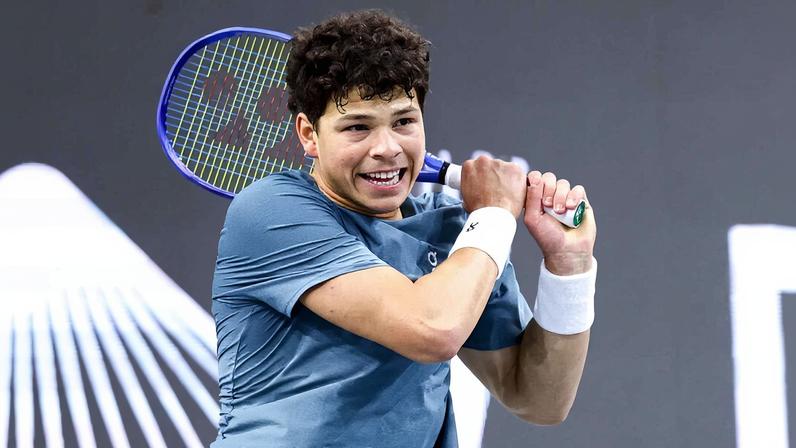 Shapovalov e Shelton vencem de virada e disputam a semifinal em Dallas