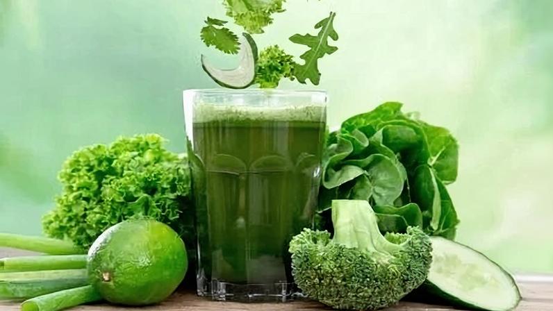 10 sucos verdes para desintoxicação e apoio ao emagrecimento