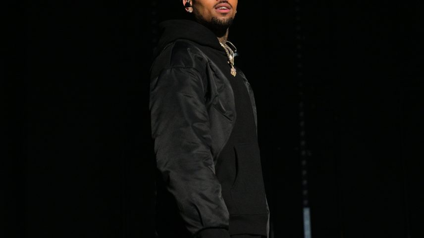 Chris Brown provoca show do Super Bowl de Bad Bunny: Eles precisam de mim