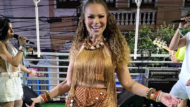 Solange Almeida se apresenta no circuito Campo Grande, em Salvador — Foto: Divulgação