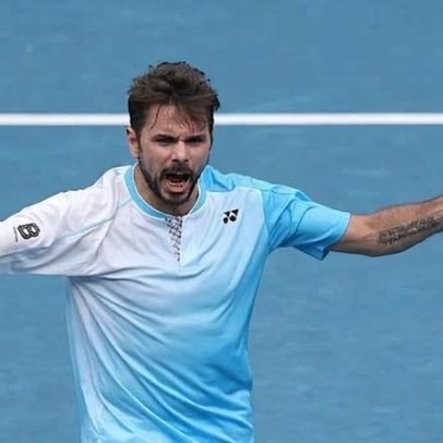 Wawrinka estreia bem em Dubai sob aplausos de Federer