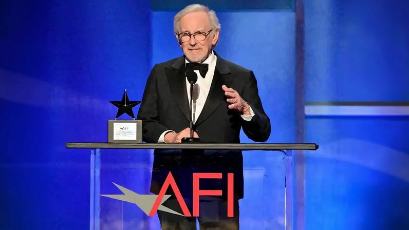 Spielberg doa US$25 mil à família de James Van Der Beek após morte do ator