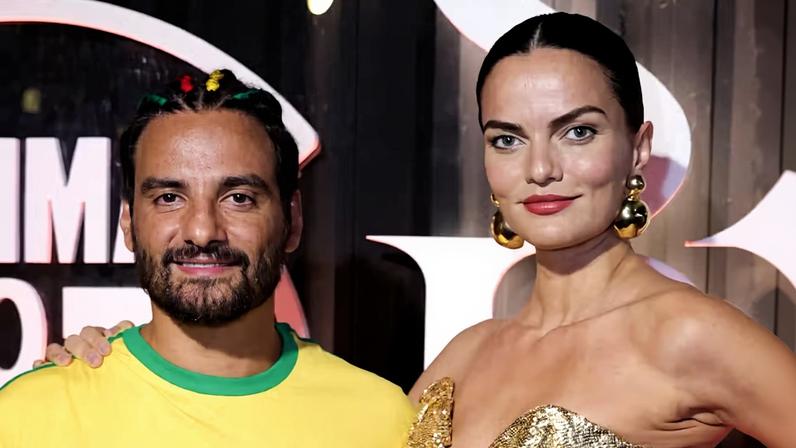 JP Demasi chega com Barbara Fialho em camarote na Sapucaí