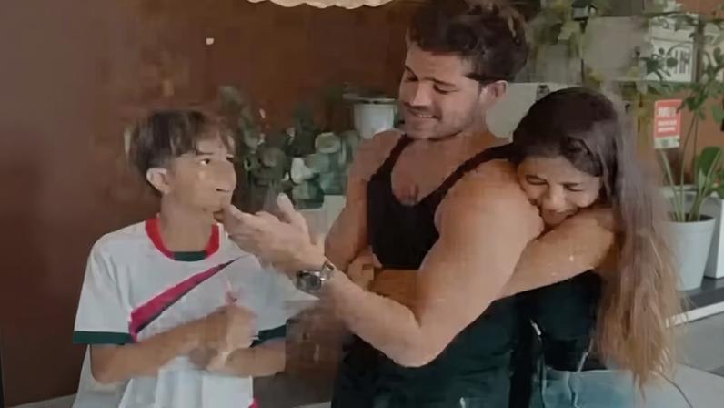João Guilherme ganha festa intimista da mãe para celebrar os 24 anos: 'Aniversário do meu amor'