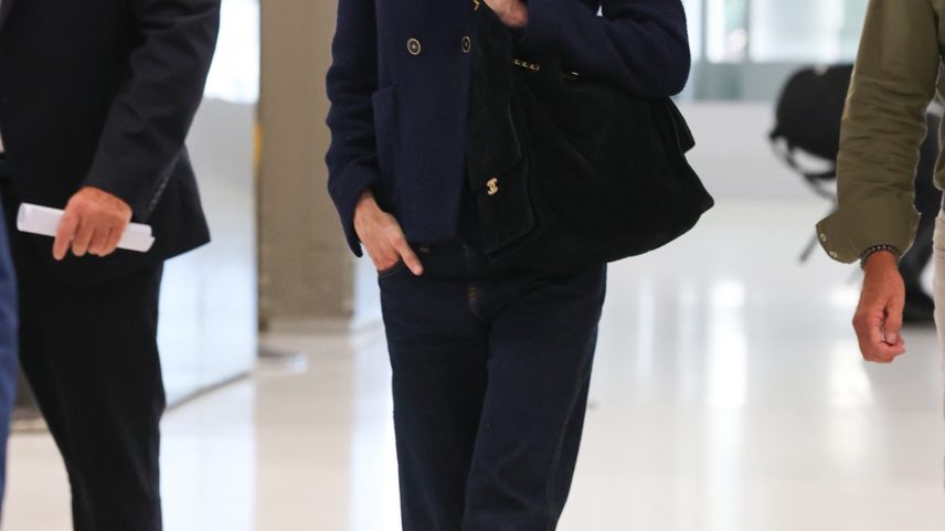 Kidman paired her Leset tee with a Chanel blazer while catching a flight out of Sydney.