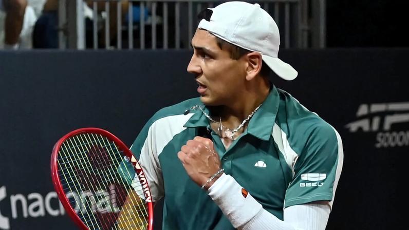 Tabilo encerra sexta chuvosa com vitória em 3 sets