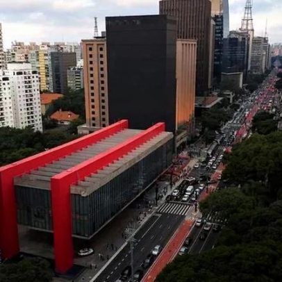 Polícia impede ataque de jovens sem pauta definida na Avenida Paulista