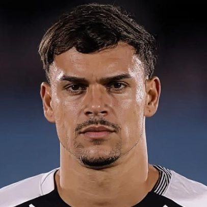 Zagueiro retorna ao treino do Corinthians após negociação frustrada