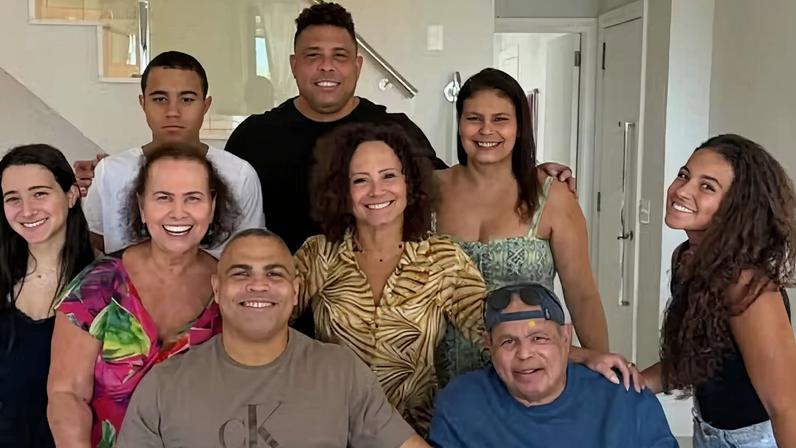 Ronaldo e família — Foto: Reprodução/Instagram
