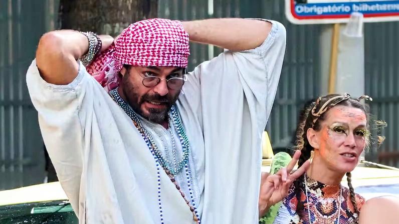 Thiago Lacerda e Vanessa Lóes curtem bloquinho no Rio com looks caprichados