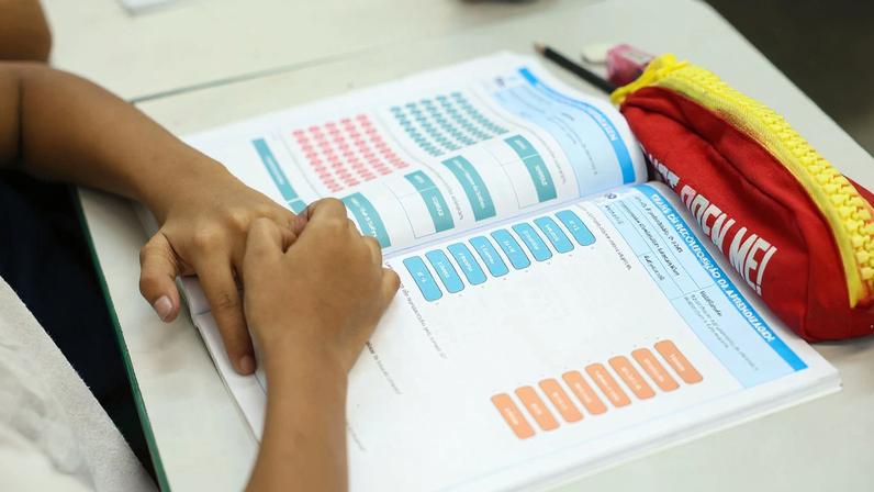 Rio de Janeiro (RJ), 04/06/2025 – Alunos em sala de aula no Centro Integrado de Educação Pública (CIEP) 001, no Catete, na zona sul da capital fluminense. Foto: Tomaz Silva/Agência Brasil