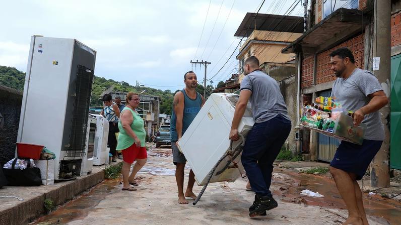 Saúde envia equipes do SUS a áreas atingidas pela chuva em Minas