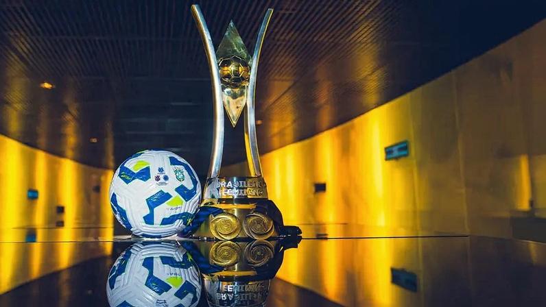 Troféu do Brasileirão Feminino. (Foto: Fabio Souza / CBF)