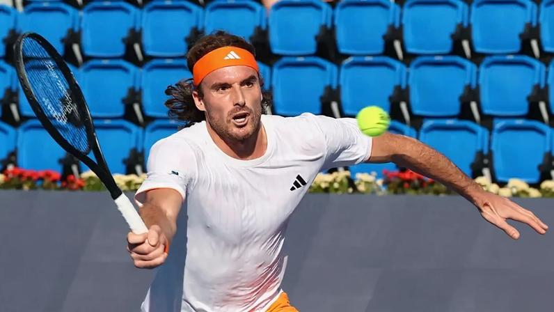 Stefanos Tsitsipas (Foto: Samer Alrejjal/Qatar Tennis)