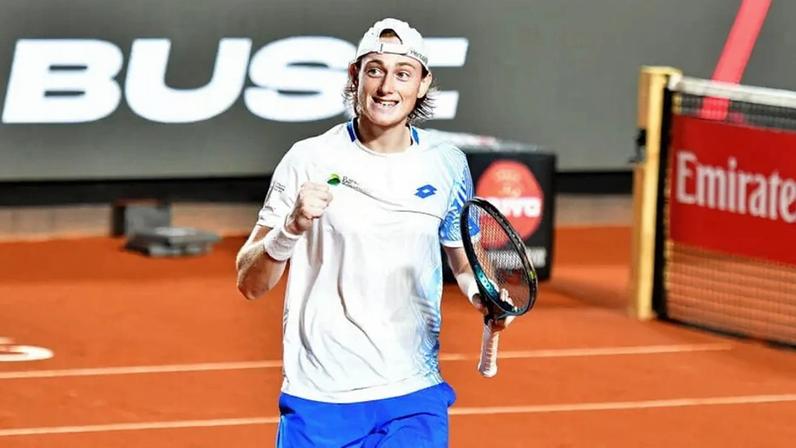 O peruano Ignacio Buse celebra a primeira semifinal de ATP 500 da carreira (Foto: Fotojump)