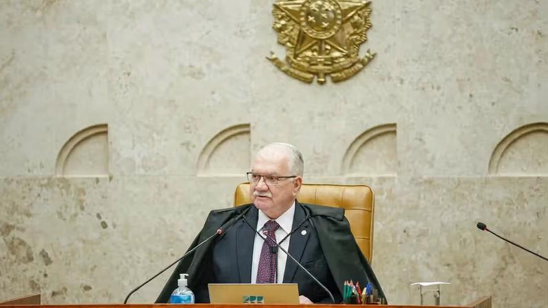 STF adia julgamento de penduricalhos em salários públicos; suspensão permanece