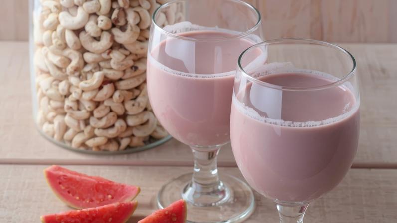 Vitamina de goiaba com castanha-de-caju (Imagem: Faturbisa | Shutterstock)