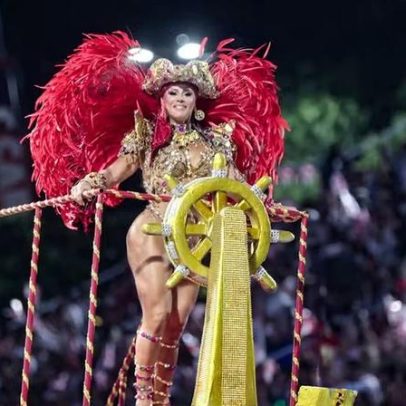 Viviane Araujo, rainha de bateria do Salgueiro, brilha no Desfile das Campeãs