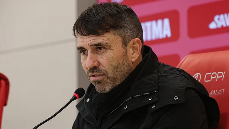 Coudet, ex-Internacional, mira River Plate para substituir Gallardo