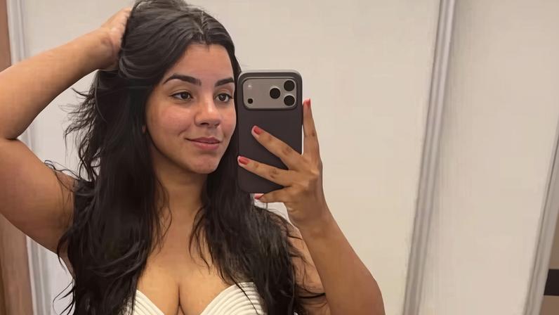 Ary Mirelle posa de maiô e comenta evolução da autoimagem