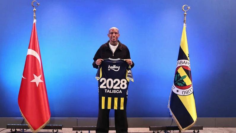 Anderson Talisca renova com o Fenerbahçe — Foto: Divulgação/Fenerbahçe
