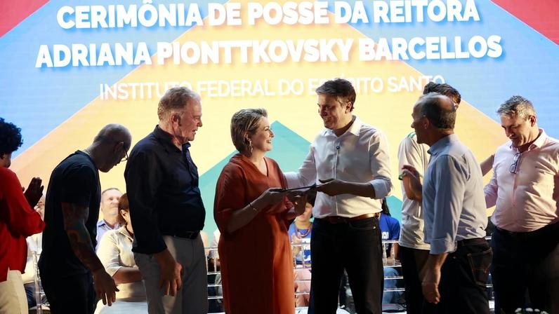 MEC empoa reitora do Ifes em ato institucional