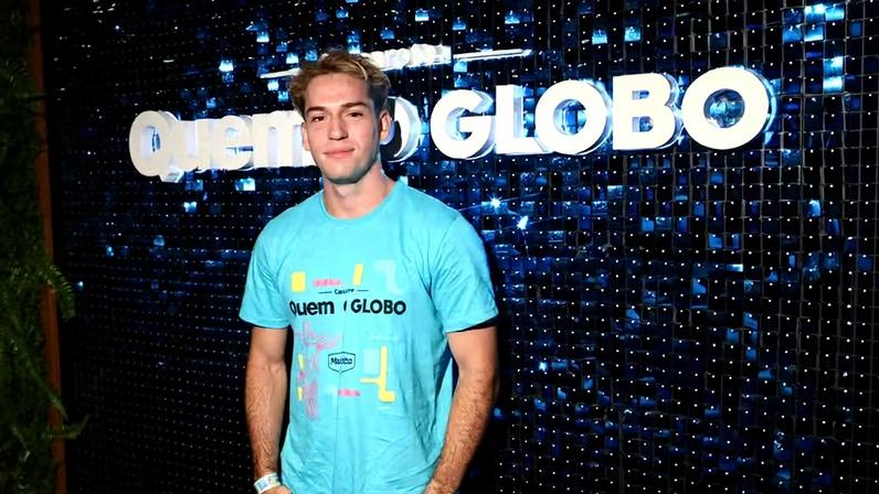 Pietro Antonelli vai ao Camarote Quem com amigos e diz ser romântico