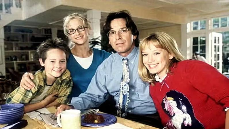 Fãs e elenco de Lizzie McGuire se despedem após falecimento de Robert Carradine