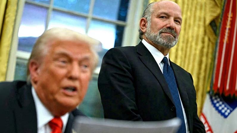 Donald Trump e o seu secretário do Comércio, Howard Lutnick. Foto: ANDREW CABALLERO-REYNOLDS / AFP